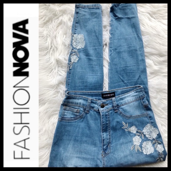 FASHION NOVA Hi-Rise Rosalie Jeans - Picture 4 of 8